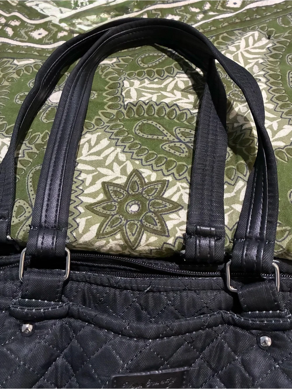 Black Vera Bradley Bag. 2 outside Pockets, 3 inside. NWOT.